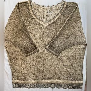 Lane Bryant butterfly sleeve top with lace edge on neck & bottom size 14-16 NWOT